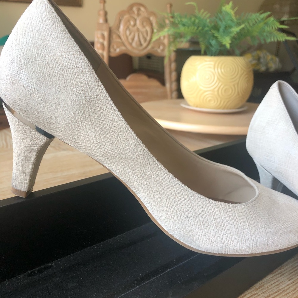 BCBG Cream Linen Pumps